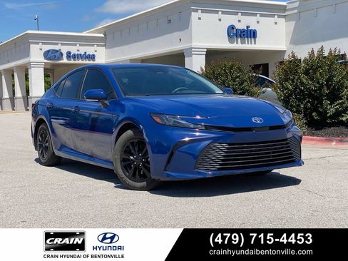 Used 2025 Toyota Camry LE w/ Convenience Package FWD image 1