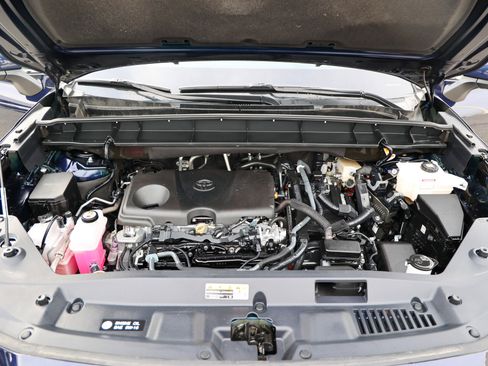 Used 2024 Toyota Highlander Limited FWD image 16
