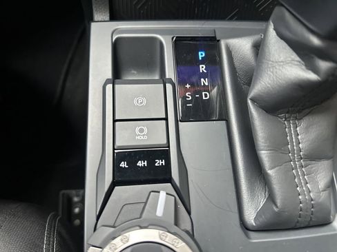 Certified 2025 Toyota Tacoma TRD Off-Road AWD/4WD image 31