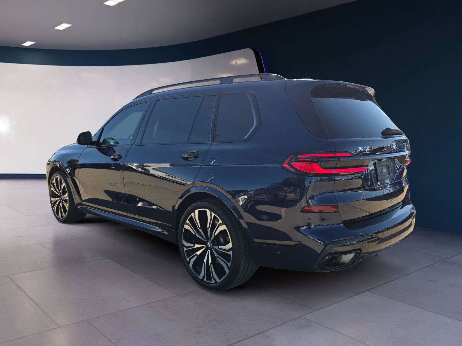 Used 2024 BMW X7 xDrive40i w/ Executive Package AWD/4WD image 3