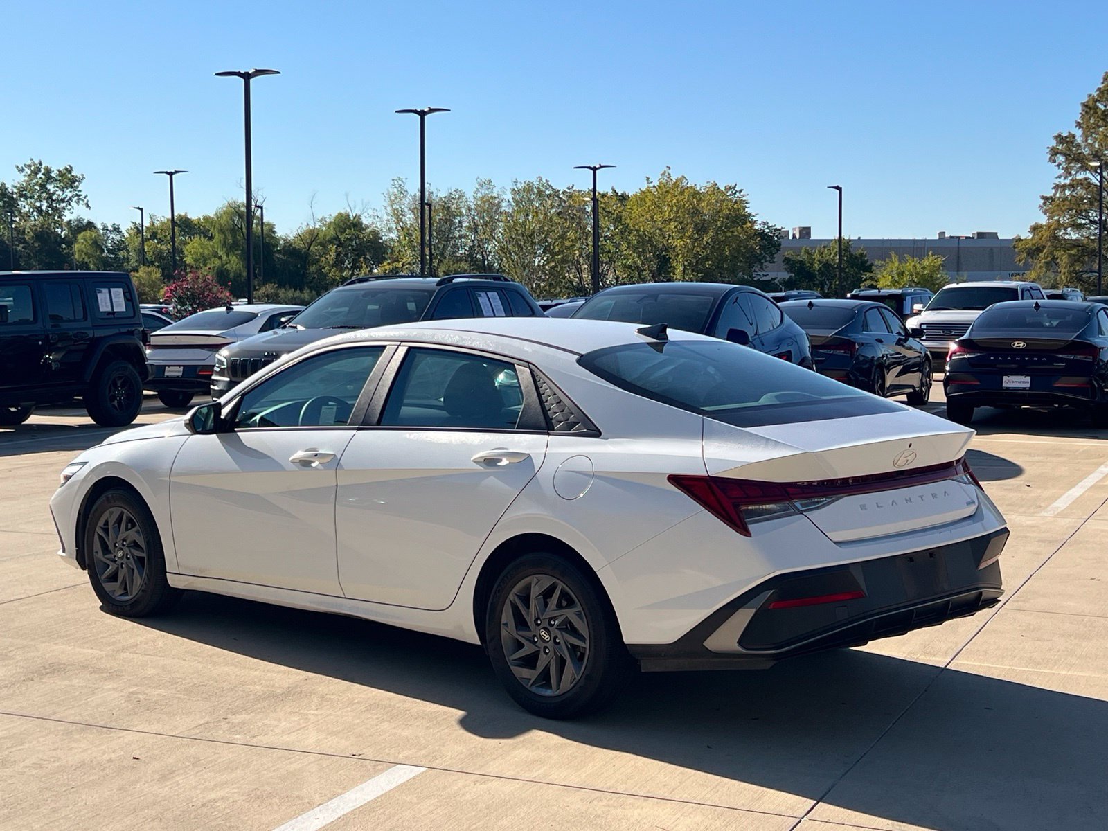 Used 2024 Hyundai Elantra Blue FWD image 9
