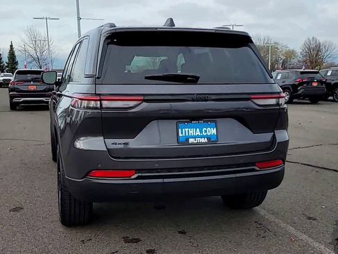 New 2025 Jeep Grand Cherokee Altitude image 7