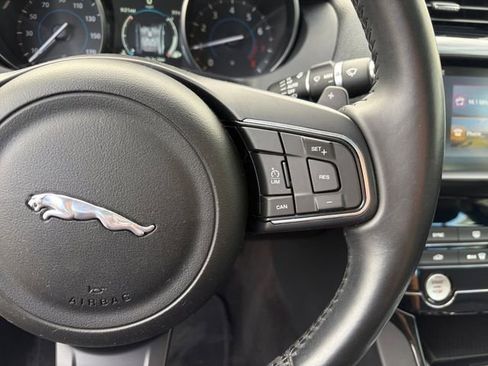 Used 2017 Jaguar XE RWD image 7