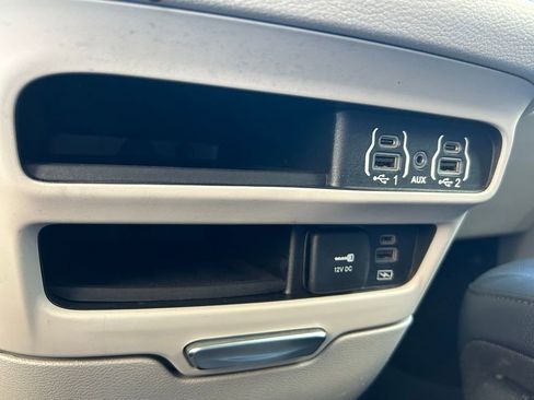 Used 2022 Chrysler Pacifica Touring-L image 31