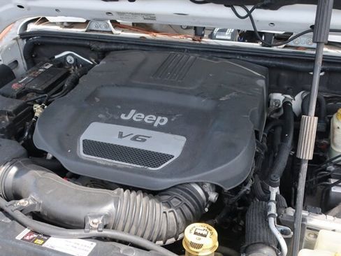 Used 2014 Jeep Wrangler Sahara AWD/4WD image 40