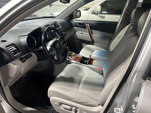 Used 2013 Toyota Highlander Limited image 9