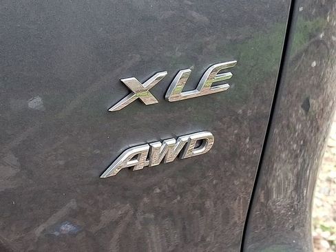 Used 2025 Toyota Corolla Cross XLE image 10