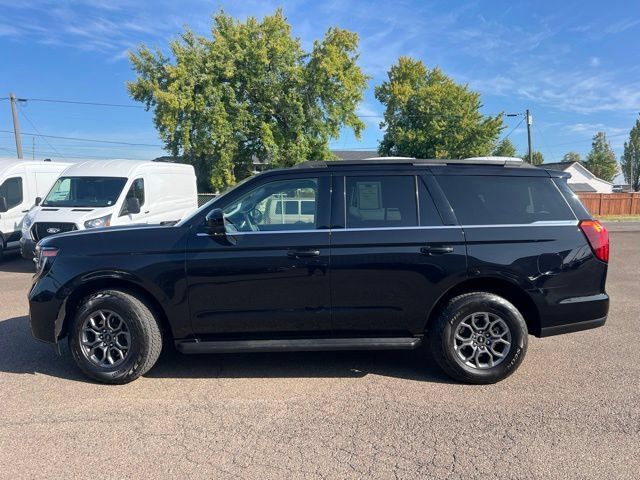 Used 2025 Ford Expedition Active AWD/4WD image 2