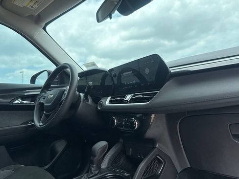 Used 2025 Chevrolet TrailBlazer LT w/ Driver Confidence Package FWD image 29