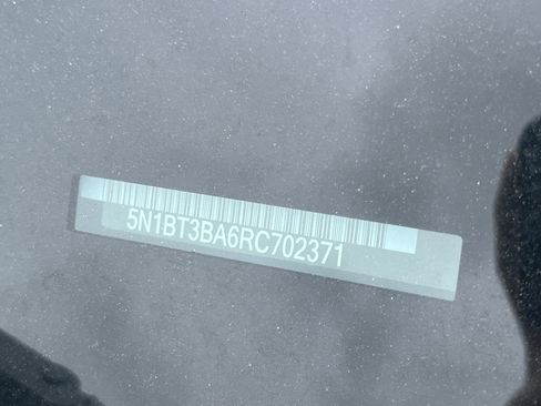 Used 2024 Nissan Rogue SV image 11