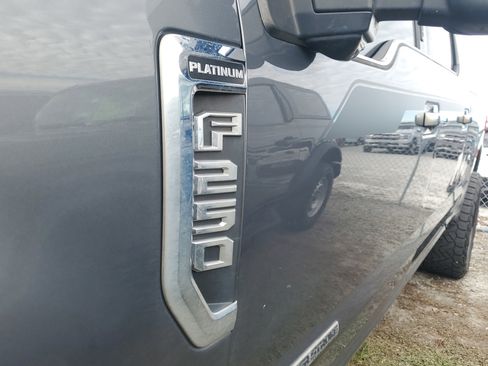 Used 2022 Ford F250 Platinum image 5