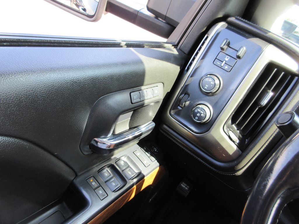 Used 2019 Chevrolet Silverado 2500 High Country w/ Duramax Plus Package AWD/4WD image 31
