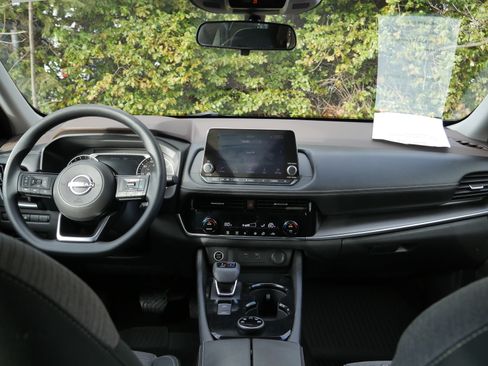 Certified 2022 Nissan Rogue SV image 8