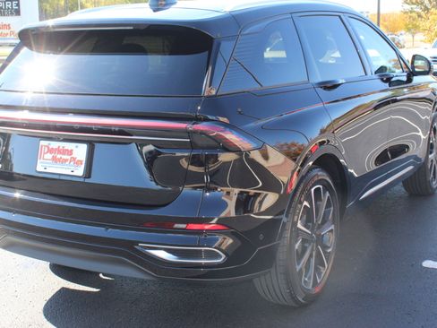 Used 2024 Lincoln Nautilus Reserve w/ Equipment Group 203A image 6