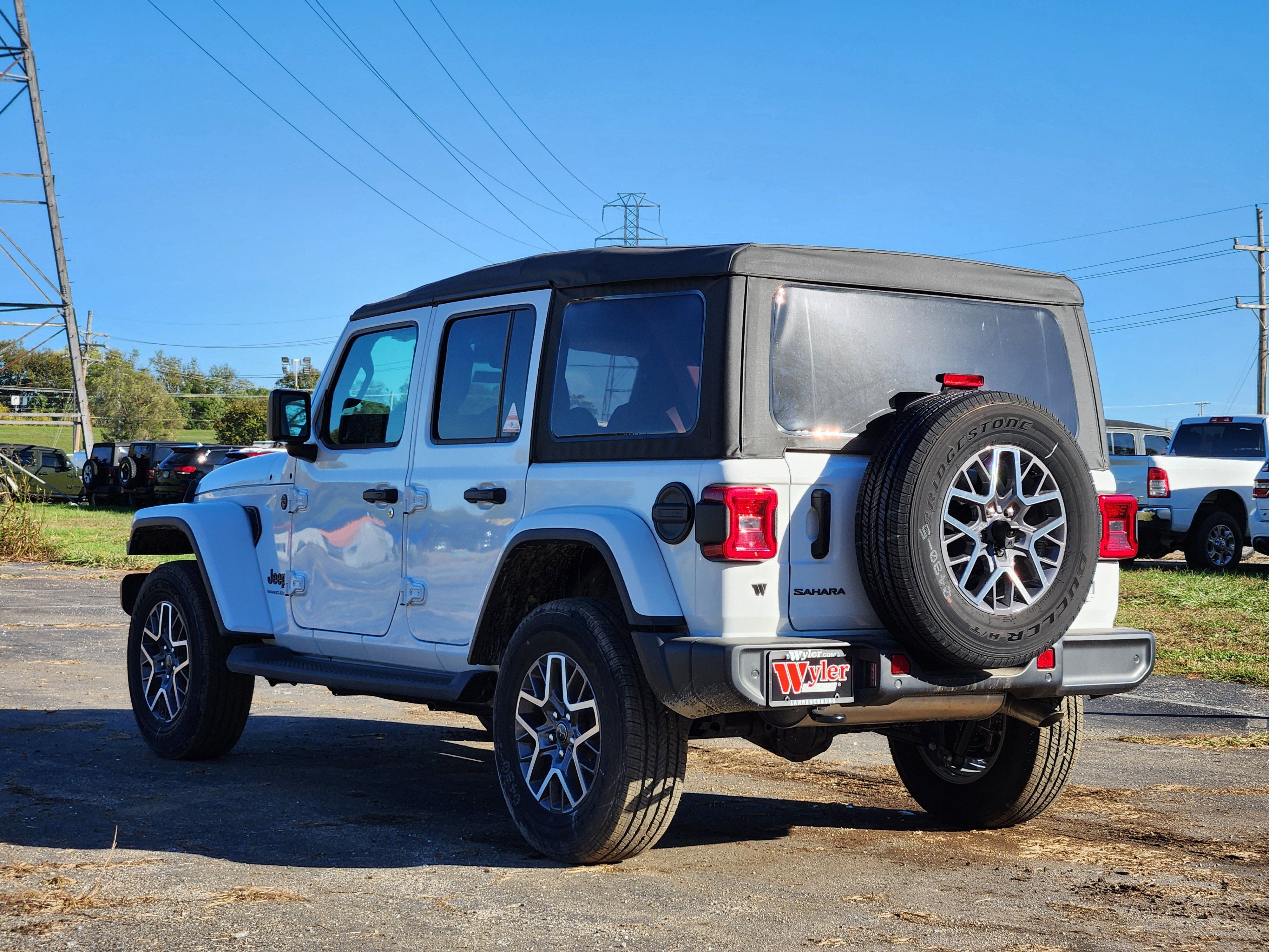 New 2025 Jeep Wrangler Unlimited Sahara AWD/4WD image 12