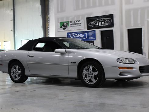 Used 1998 Chevrolet Camaro Z28 RWD image 31