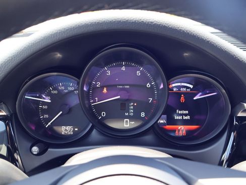Certified 2025 Porsche Macan AWD/4WD image 16