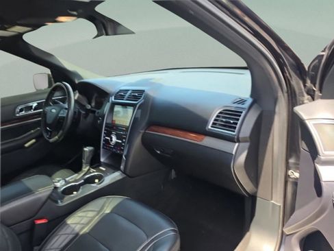 Used 2018 Ford Explorer Platinum AWD/4WD image 28