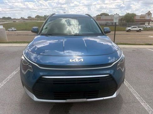 Used 2023 Kia Niro EX FWD image 8