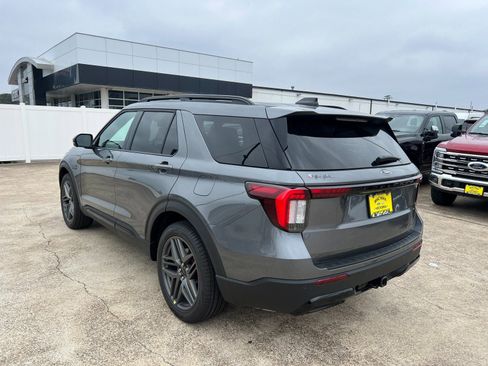 New 2026 Ford Explorer ST-Line w/ ST-Line Street Pack RWD image 5