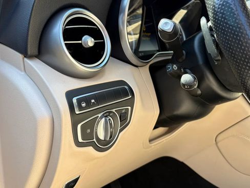 Used 2018 Mercedes-Benz GLC 300 4MATIC image 17