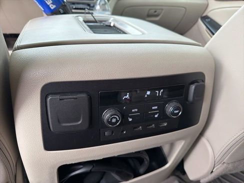 Used 2019 GMC Yukon Denali w/ Denali Ultimate Package AWD/4WD image 19