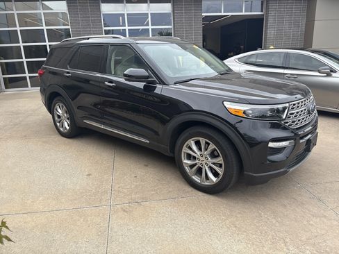Used 2021 Ford Explorer Limited w/ Equipment Group 301A AWD/4WD image 2