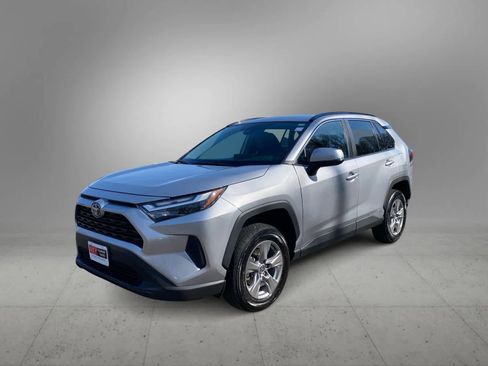 Used 2024 Toyota RAV4 XLE AWD/4WD image 4