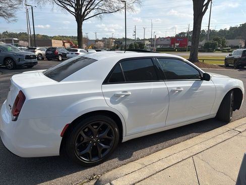 Used 2023 Chrysler 300 S image 4