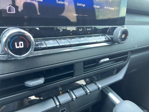 Used 2025 Chevrolet Colorado Trail Boss AWD/4WD image 11