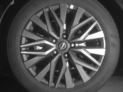 Used 2025 Nissan Altima 2.5 SV FWD image 12