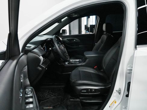 Used 2022 Chevrolet Traverse LT w/ LPO, Floor Liner Package image 30