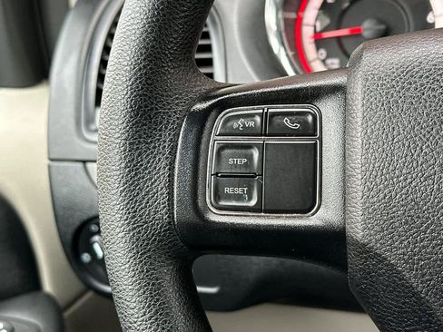 Used 2019 Dodge Grand Caravan SE w/ UConnect Hands-Free Group image 25