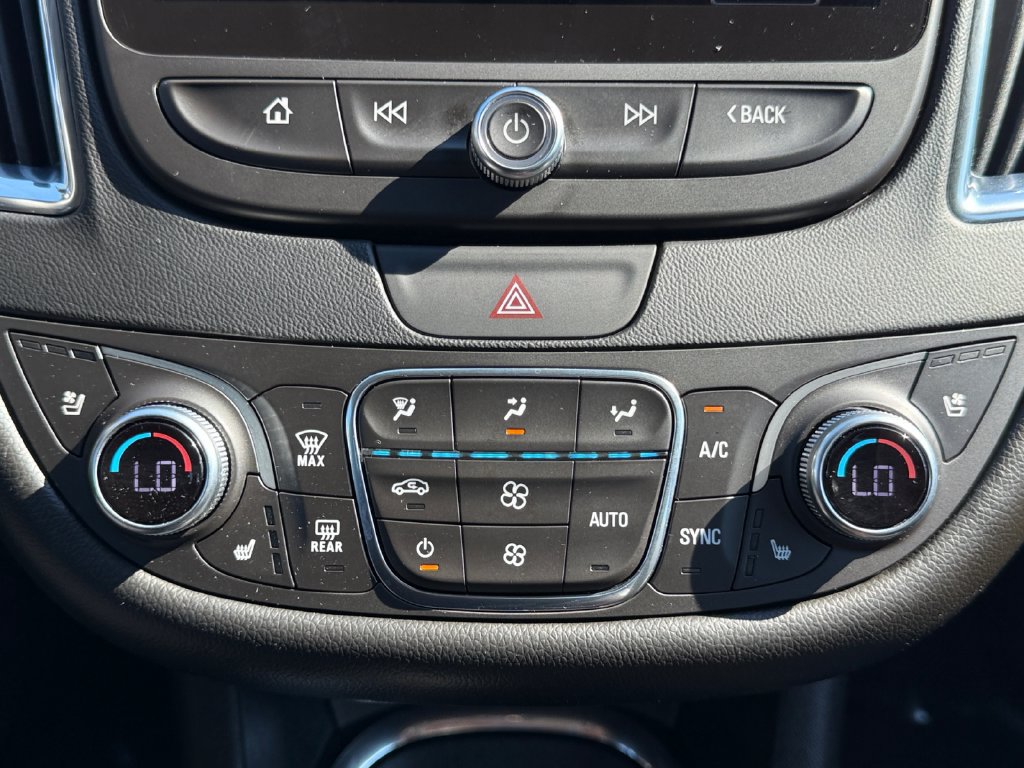 Used 2018 Chevrolet Malibu Premier w/ Premier Sun and Wheel Package FWD image 17