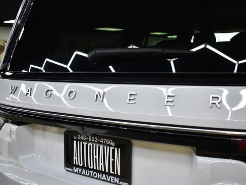 Used 2024 Jeep Wagoneer Series II w/ Flexible Seating Group image 4