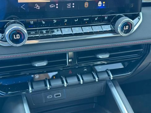 New 2026 Chevrolet Colorado Z71 w/ Midnight Edition AWD/4WD image 16