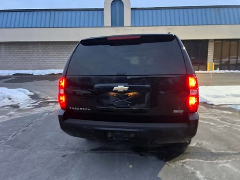 Used 2007 Chevrolet Suburban LT w/ LT Preferred Equipment Group image 6
