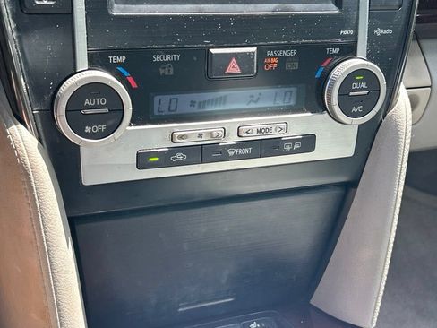 Used 2014 Toyota Camry XLE w/ Leather Package FWD image 31