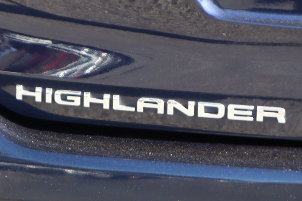 Used 2022 Toyota Highlander XLE FWD image 49
