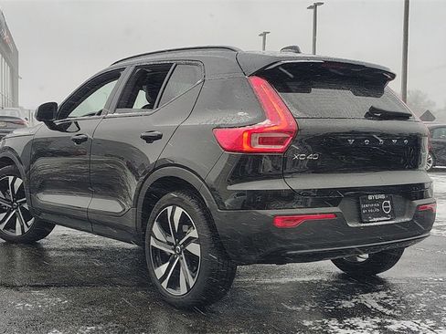 Used 2024 Volvo XC40 B5 Plus w/ Protection Package Premier image 4
