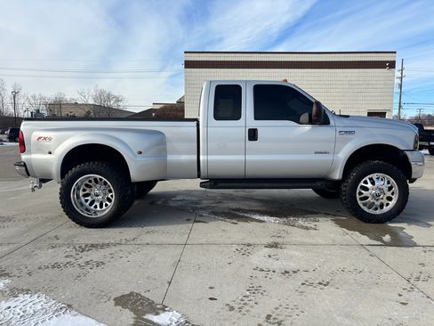 Used 2007 Ford F350 Lariat image 6