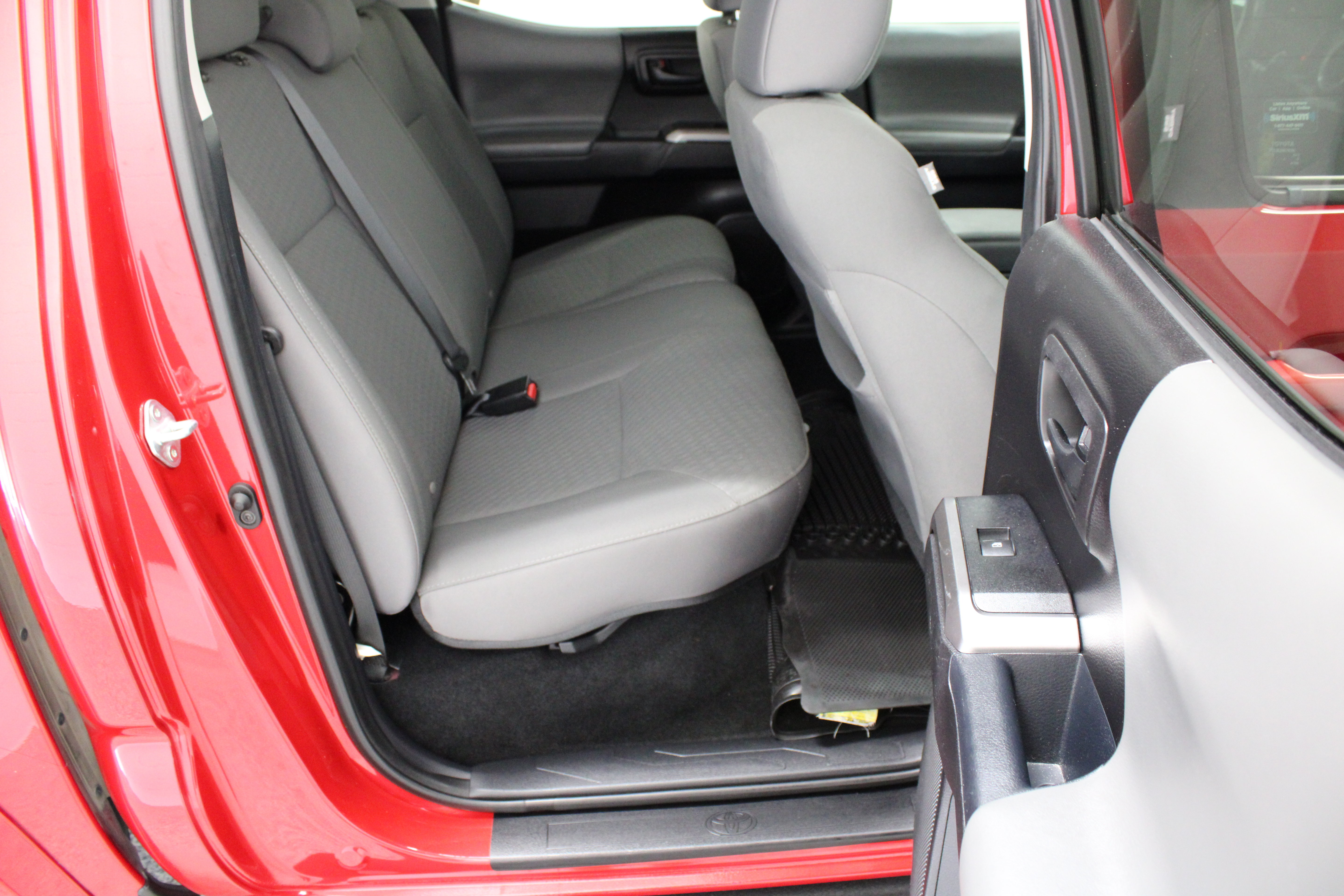 Used 2021 Toyota Tacoma SR5 AWD/4WD image 31