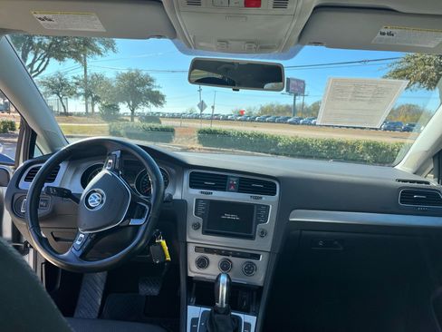 Used 2016 Volkswagen Golf S image 16