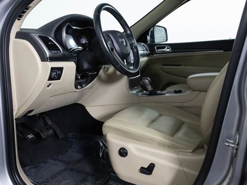 Used 2019 Jeep Grand Cherokee Limited image 17