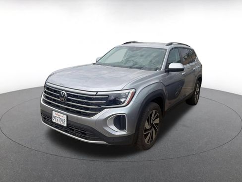 Used 2026 Volkswagen Atlas SE FWD image 4