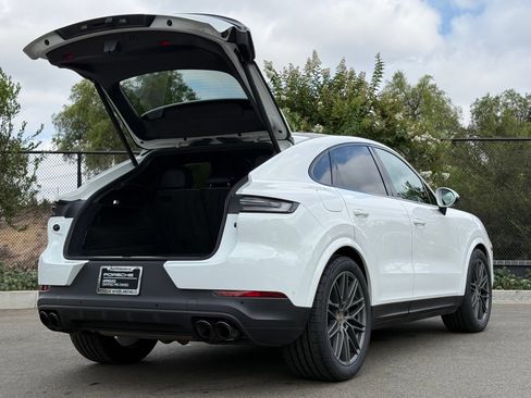 Certified 2024 Porsche Cayenne S AWD/4WD image 32