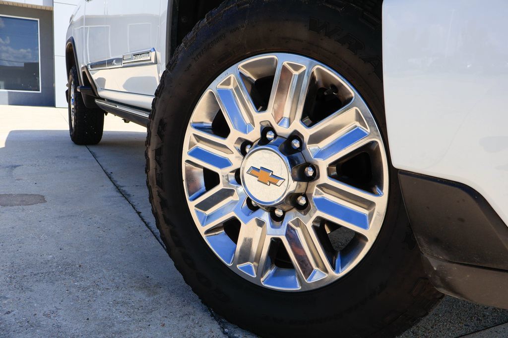 Used 2026 Chevrolet Silverado 2500 High Country w/ High Country Premium Package AWD/4WD image 27