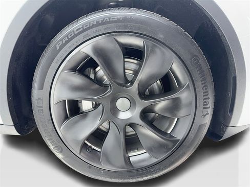 Used 2023 Tesla Model Y Long Range image 49