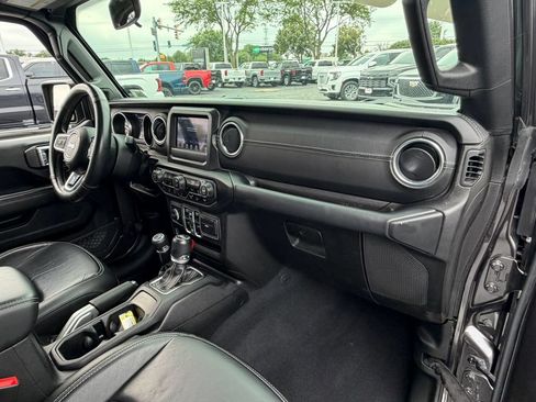 Used 2018 Jeep Wrangler Unlimited Sahara w/ Dual Top Group AWD/4WD image 14