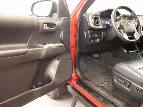 Used 2023 Toyota Tacoma Limited image 9